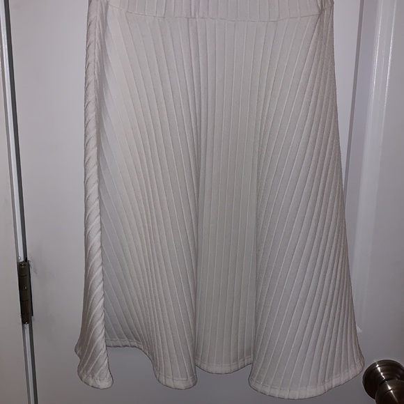 White Knee-Length Dress - Picture 3 of 3